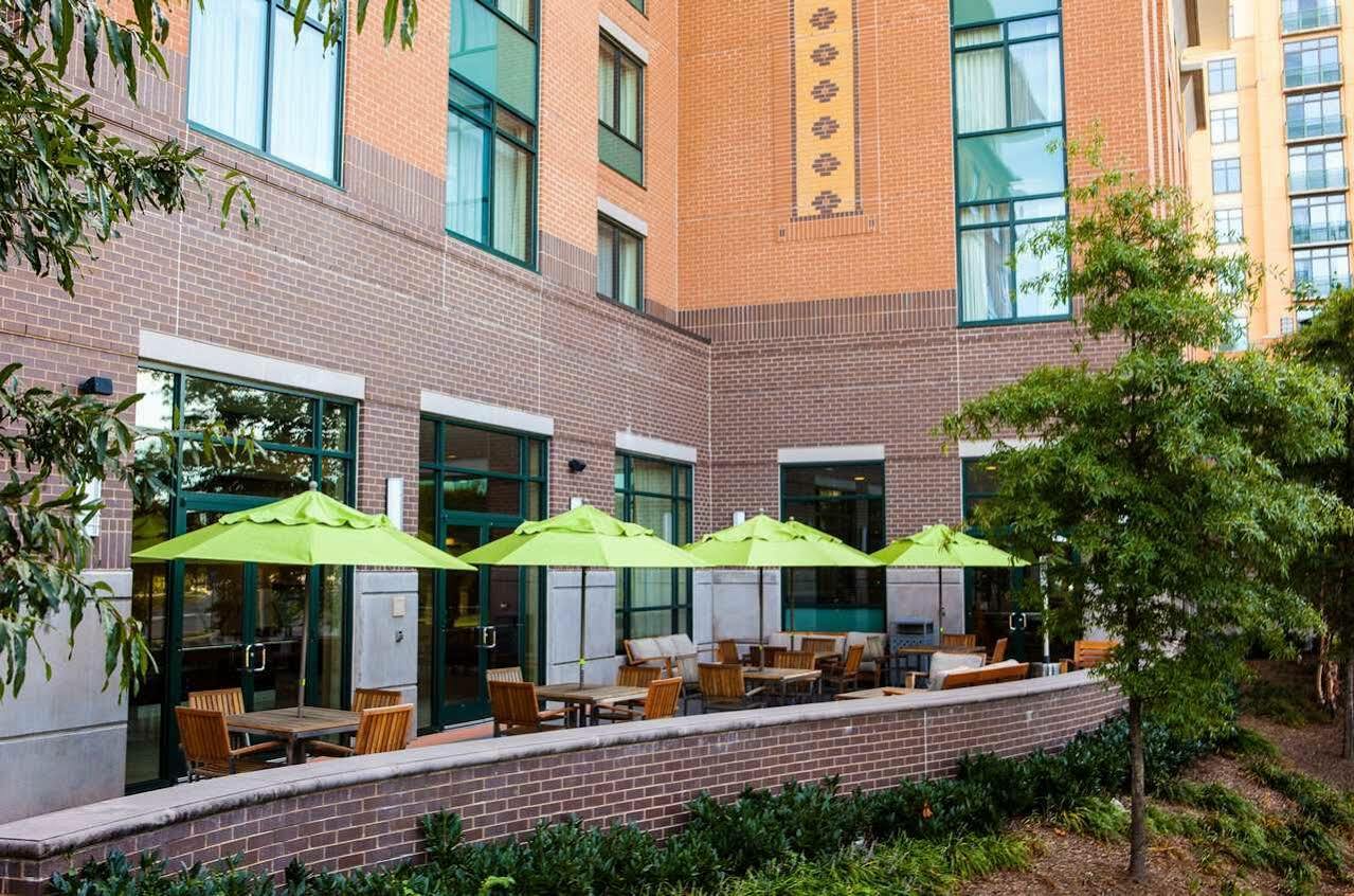 Hilton Garden Inn Shirlington Arlington Exterior photo